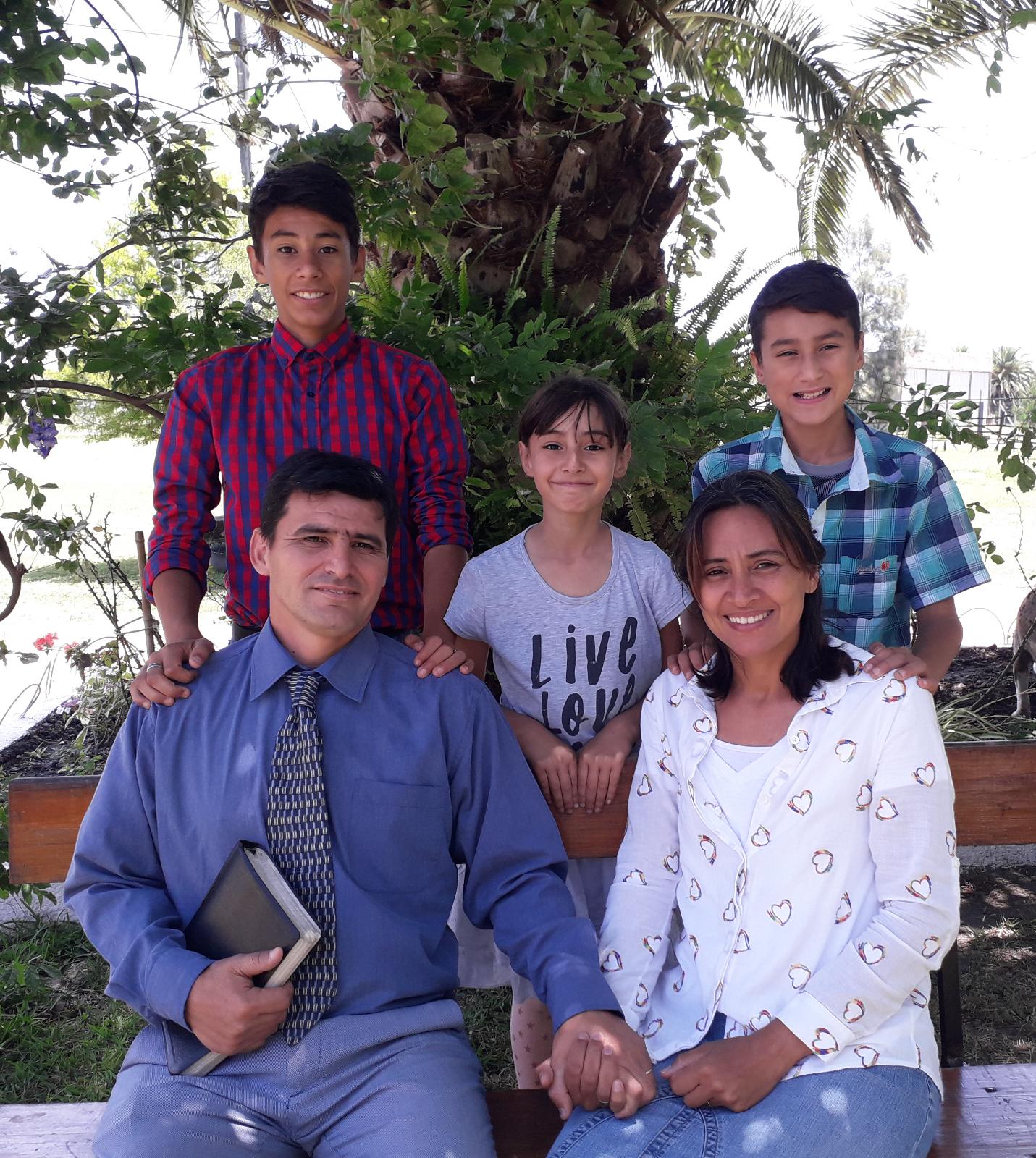 "Yo y mi casa serviremos a Jehová" (Josué 24:15)